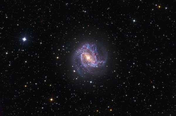 A Messier 83, azaz a Déli Szélkerék-galaxis a Hydra csillagképben.