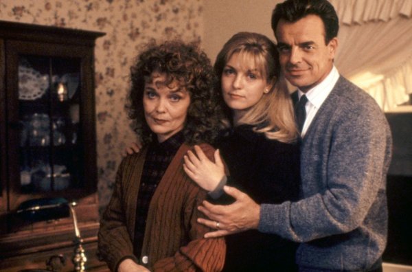 1035x683-twinpeaks-1800-1395861007
